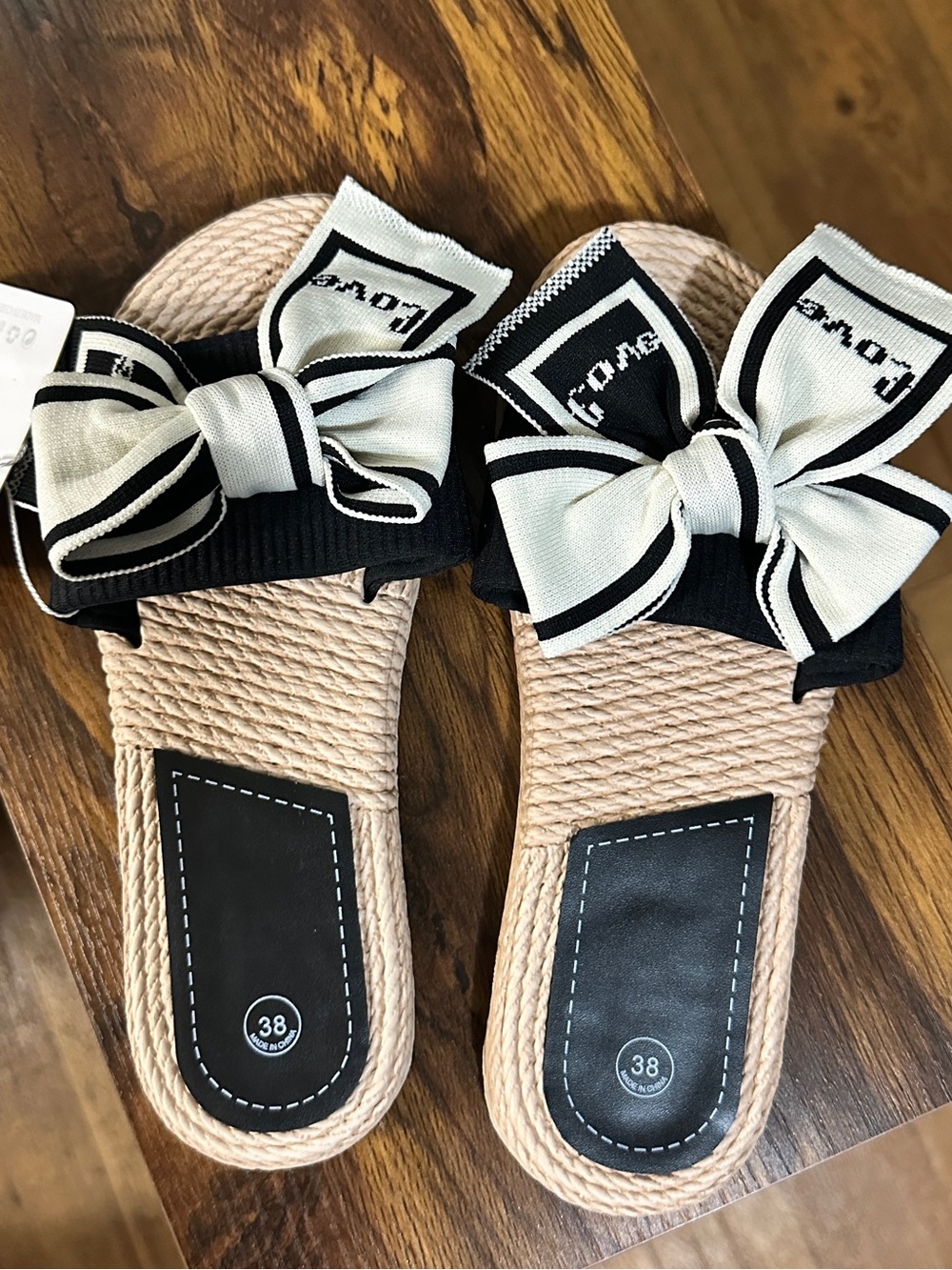 Women’s Bow Slide Sandals in Black and White